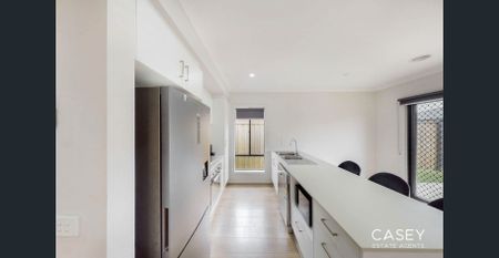 Immaculate Family Living - Photo 2