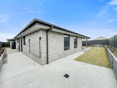 26 McLeod Crescent, Lucas - Photo 3