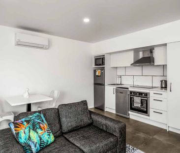 Fully Furnished 1 Bedroom - Photo 3