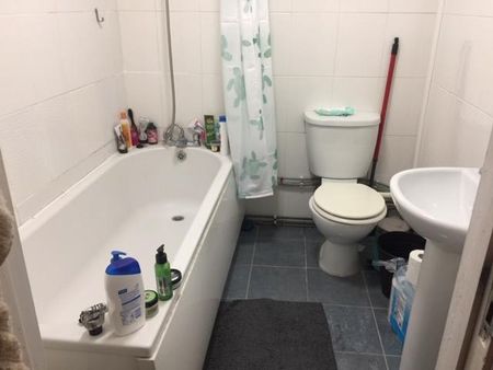 3 bedroom ground floor flat to rent - Photo 4