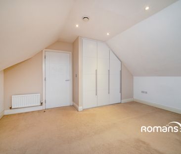 4 bedroom terraced to rent - Photo 4