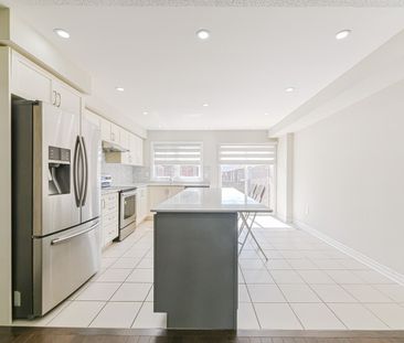 For Lease - 35 Finegan Circle, Brampton, Ontario - Photo 2