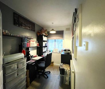 3 bedroom end of terrace house to rent - Photo 2