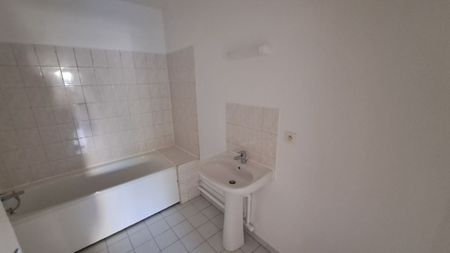 Location appartement T4 74.58m² à Fismes (51170) Loyer CC * : 620.29 € Réf : ER.18537 - Photo 5