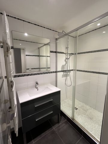 Location Appartement 2 pièces 46m² SOLLIES TOUCAS 83210 - Photo 5