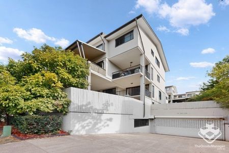 Furnished 2B2B Apartment at heart of Toowong - Photo 2