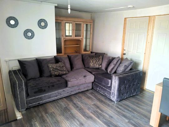 £900 PCM All bills Included First Floor Flat in Clifton Street, Adamsdown , Cardiff, CF24 1PW - Photo 1