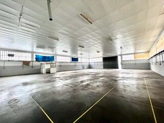 Rental Office Industrial in industrial zone Rua Luis de Camões 220 - ZI das Travessas SJM São João da Madeira - parking lot, storage room, toilet, toilets - Photo 3