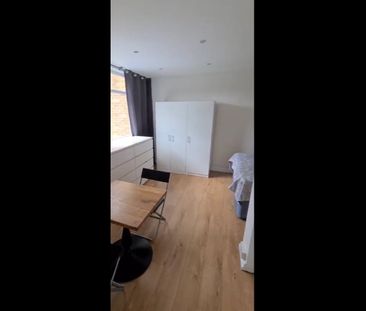 Room in a Shared House, Windsor Crescent, HA9 - Photo 4