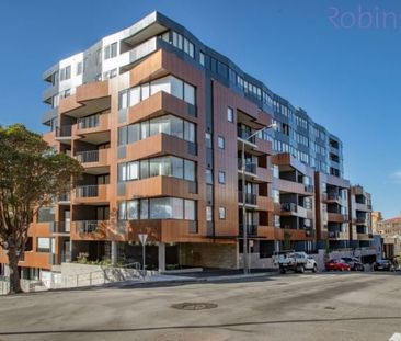 Stylish, air-conditioned city apartment close to Newcastle Beach. - Photo 6