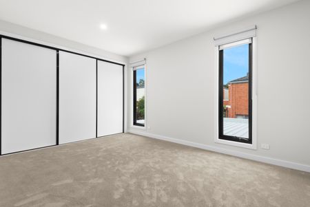 1/2 Elm Tree Road, Doncaster VIC 3108 - House For Rent | Domain - Photo 4
