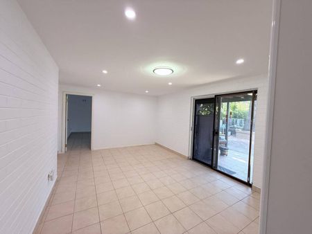 Renovated Spacious 2B2B on House whole level Bills included - Photo 2