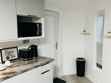 Studio Flat, London, E13 - Photo 2