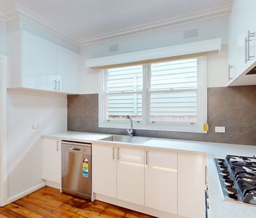 Renovated 3-Bedroom Home in Prime Coburg Location - Photo 5
