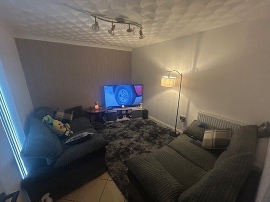 PETERBOROUGH - Photo 1