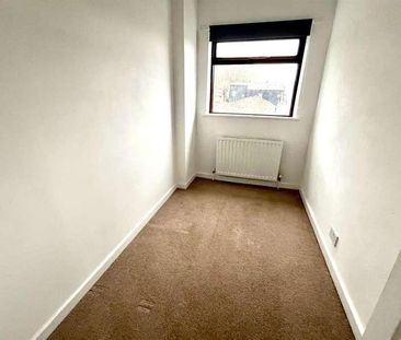 Carlinghow Hill, Batley, WF17 - Photo 3