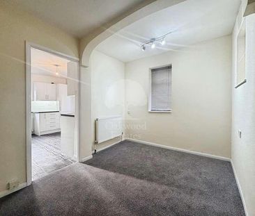 Courtlands, Maidenhead, SL6 - Photo 2