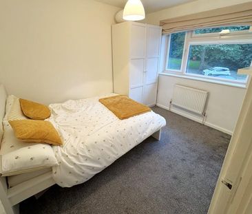4 bedroom semi-detached house to rent - Photo 3