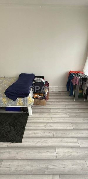 Brunswick Hill, Reading - Photo 1