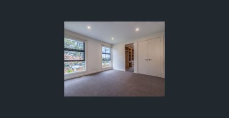 Modern bliss with sensational family versatility - Photo 3