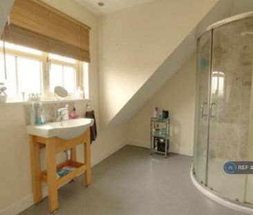 3 bedroom semi-detached house to rent - Photo 6