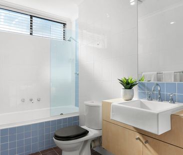 RENOVATED, PRIVATE NORTH-FACING TOWNHOUSE - Photo 5