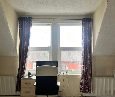 Room in a Shared House, Belgrave Avenue, M14 - Photo 4