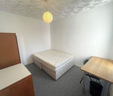 5 bedroom terraced house to rent - Photo 4