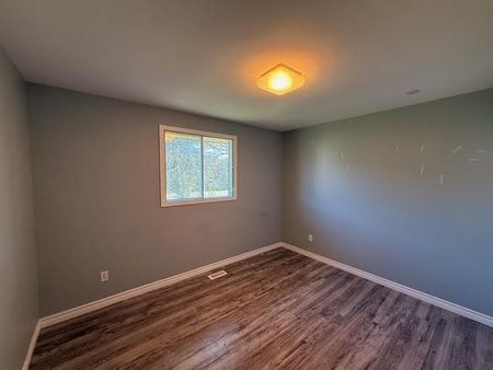 For Lease - 165 Railway Avenue, Middlesex Centre, Ontario - Photo 4