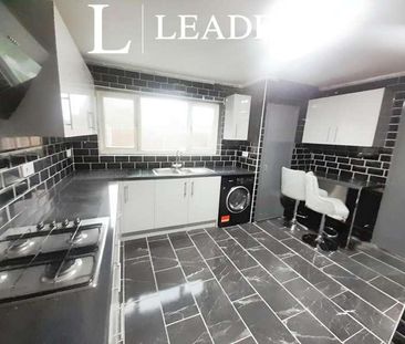 Rose Lane, Chadwell Heath, RM6 - Photo 2