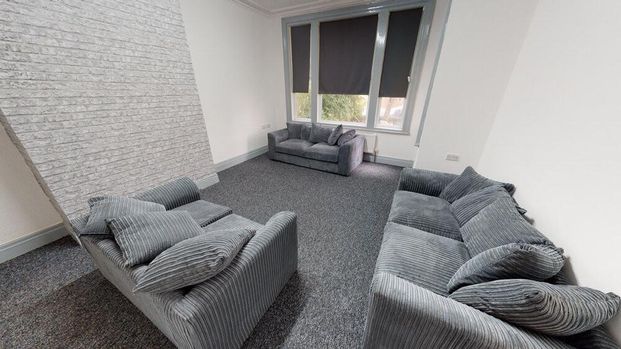 1 bedroom in a house share to rent - Photo 1