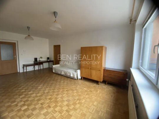 Pronájem - prostorný byt 4+1 Dřevnická, Zlín Příluky - žádaná klidná lokalita - Fotografie 1