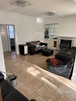 4 Bed End Terrace, The Roundway, N17 - Photo 1