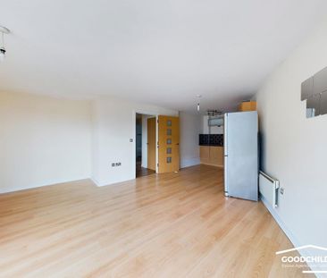 2 bedroom flat to rent - Photo 2