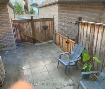 Condo Townhouse For Lease | N9259574 - Photo 3