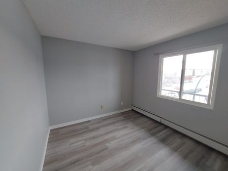 Large 1 Bedroom Unit!!! One Month Free Rent!! - Photo 2