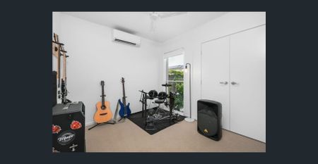 Stylish, Fully Air-Conditioned Home with Solar! - Photo 3