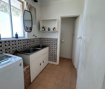 Avondale Heights - Photo 1