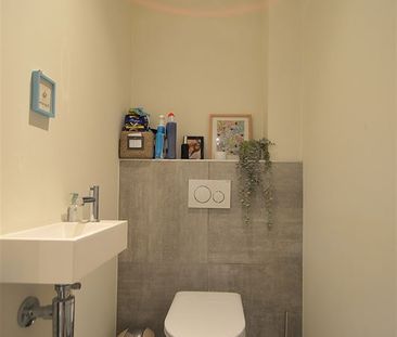 Recent gebouwd appartement met staanplaats te huur in centrum Ieper. - Photo 2