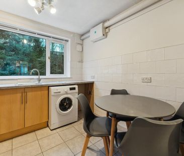 2 bedroom ground floor flat to rent - Photo 2