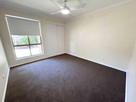 3 Bedroom Townhouse with Fresh Carpet - Photo 4