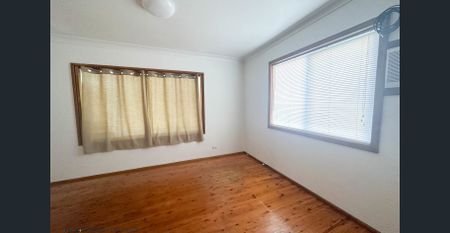 3 BEDROOM HOUSE - Photo 2