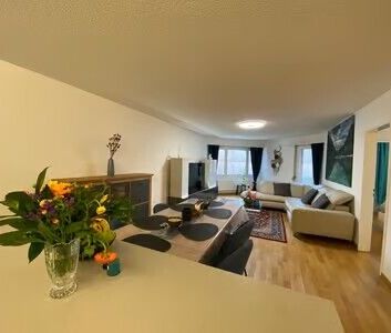 Elegant Furnished 4.5-Room Home with a Beautiful Balcony in Seebach - Photo 1