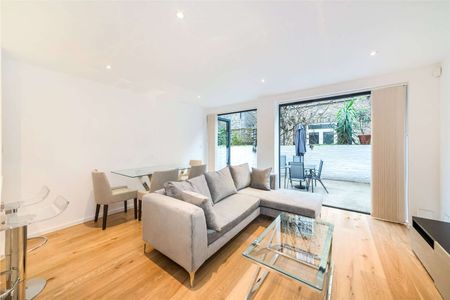 Beautifully refurbished and spacious one-bedroom apartment with large private patio garden and additional small spare room/study. - Photo 3