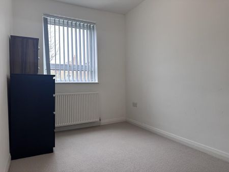 3 bedroom ground floor flat to rent - Photo 3