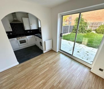 3 bedroom semi-detached house to rent - Photo 2