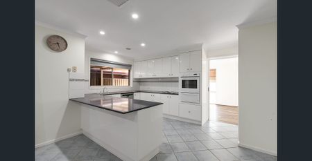 Modern Family Home - Photo 5