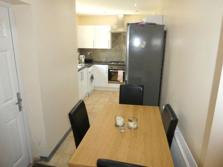 3 bedroom terraced house to rent - Photo 5