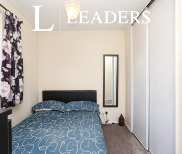 studio to rent Armoury Road, London, SE8 - Photo 4