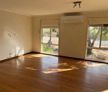 SPACIOUS 4 BEDROOM FAMILY HOME - Photo 1